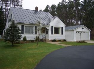 N11307 County Road P, Iola, WI 54945