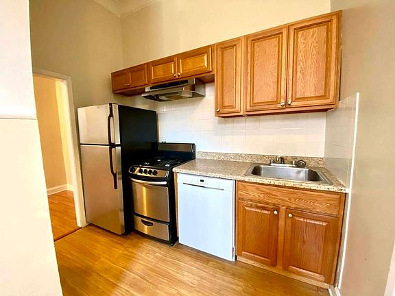 3rd image of 471 Carroll St #1R