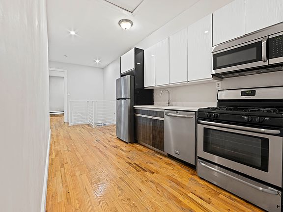 2nd image of 1073 Bedford Ave APT 1B