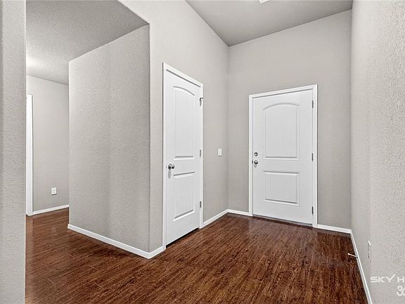 5th image of 407 Driftwood St