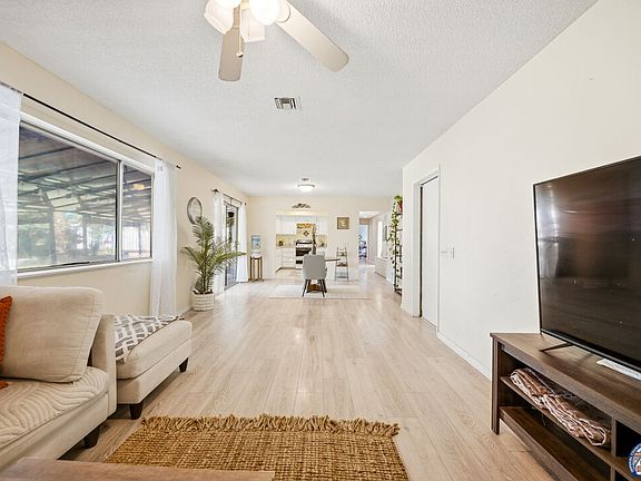 5th image of 2015 Erwin Rd