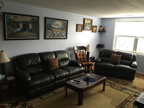 2nd image of 920 Armstrong Ave APT 1-2