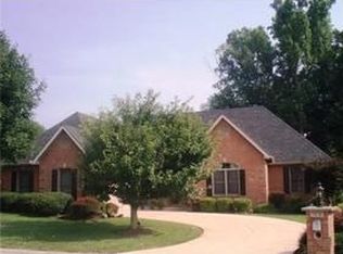 3731 Cambridge Dr, Hurricane, WV 25526