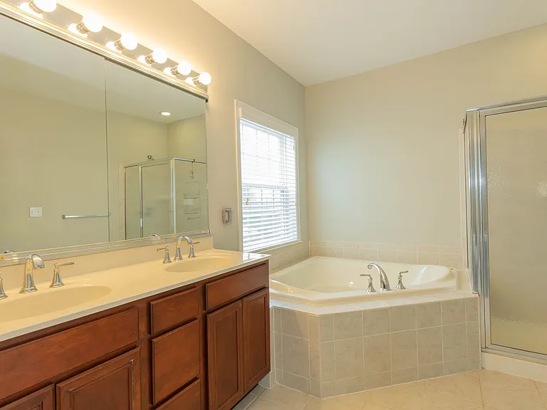 305 Lewisburg Ln — Photo 15
