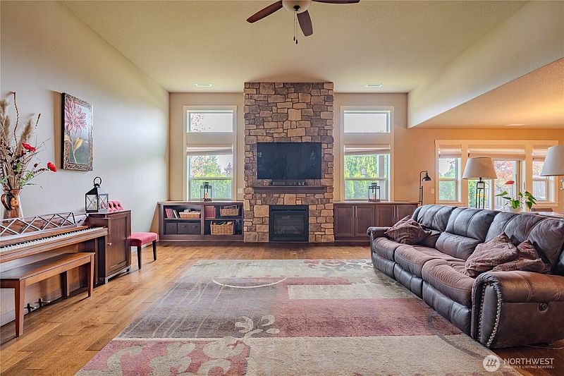 3rd image of 1822 S Dusky Drive