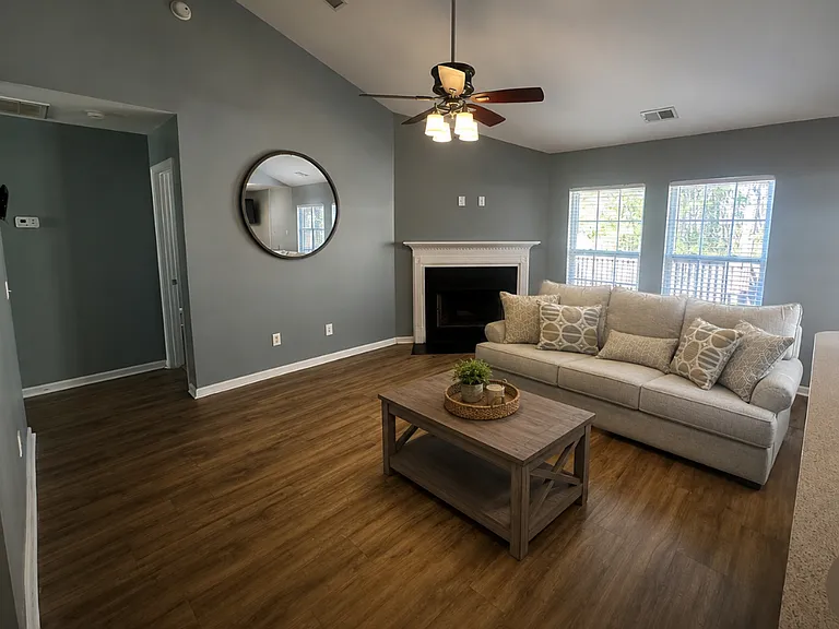 244 Avonshire Dr — Photo 5