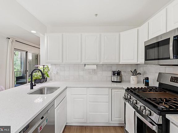 4th image of 111 Timberbrook Ln APT 202
