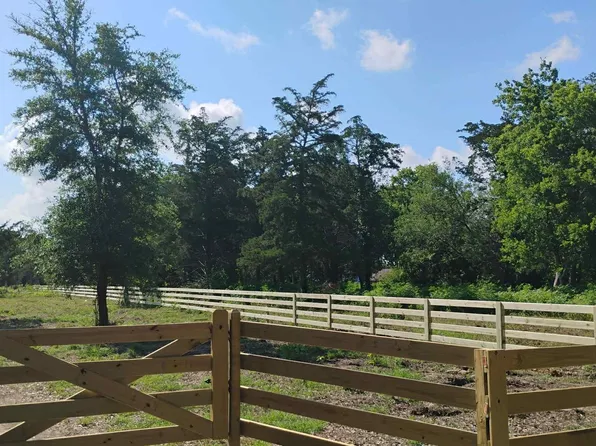 7326 Custer St, Hitchcock, TX 77563