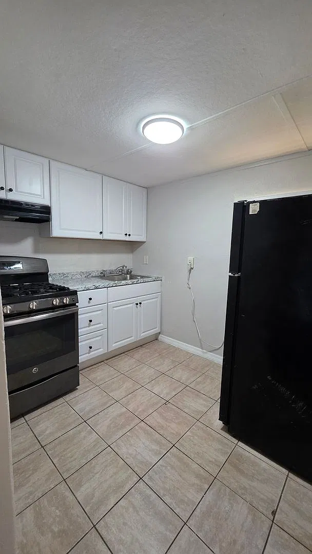 * Half Off 1st Month's Rent With 13 Month Lease * — Photo 3
