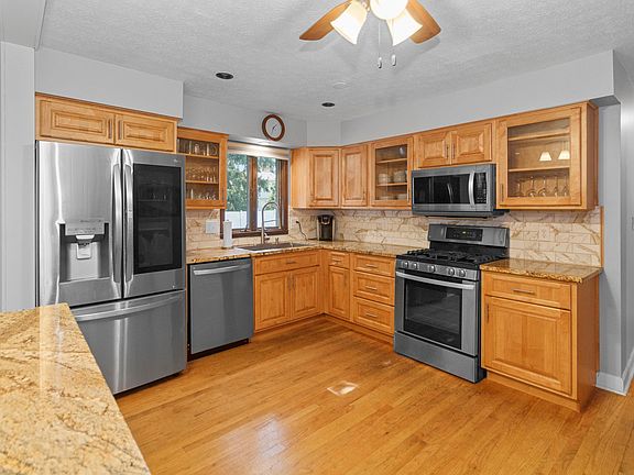 4th image of 1451 Bridgeton Dr