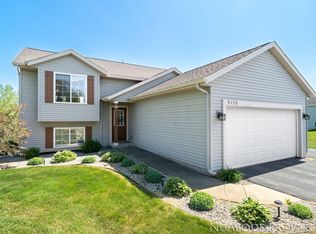 9170 Nature Meadows Ct NE, Rockford, MI 49341