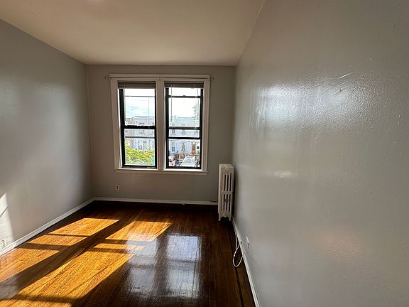 4th image of 2543 45th St #2