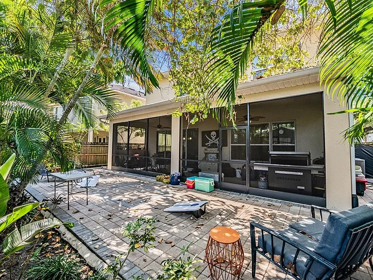 3007 W Palmira Ave — Photo 33