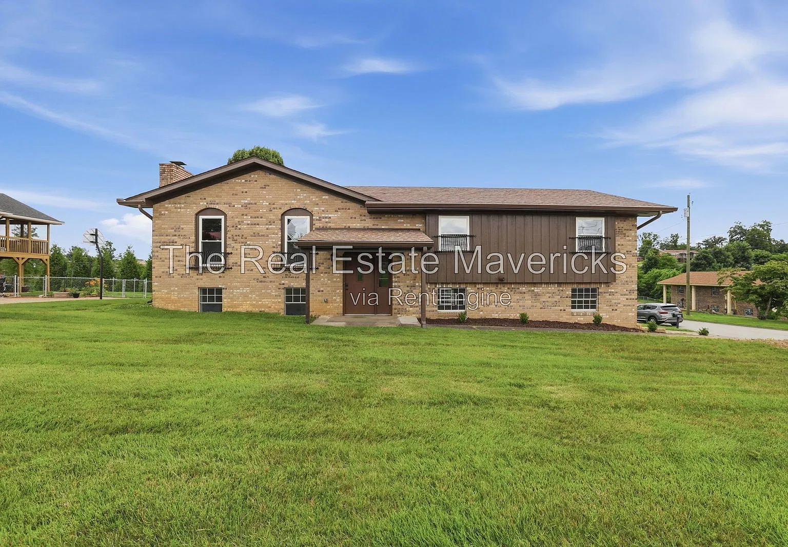 4 bed, 2.5 bath, 2600 sqft, $2,700 — Photo 1