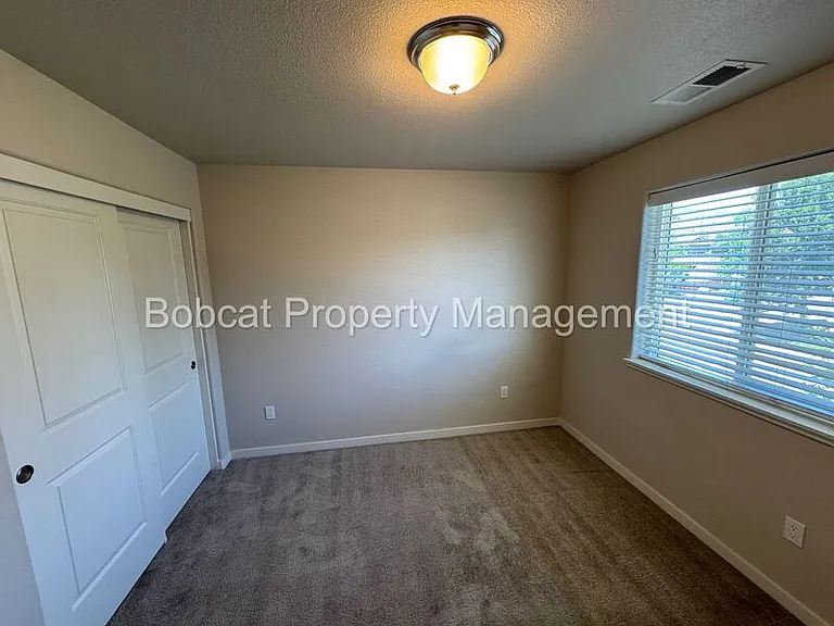 914 Garden Ct — Photo 14