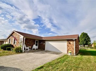910 Manchester Dr, Greenville, OH 45331