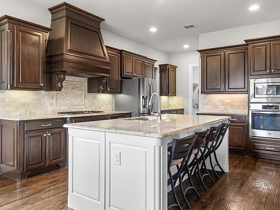 3rd image of 1024 Highpoint Way