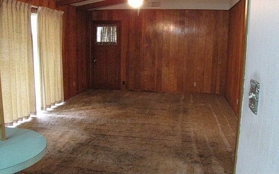 3rd image of 305 Southern Oaks Dr
