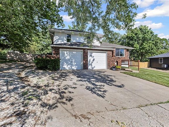 2nd image of 1925 N Redwood Dr