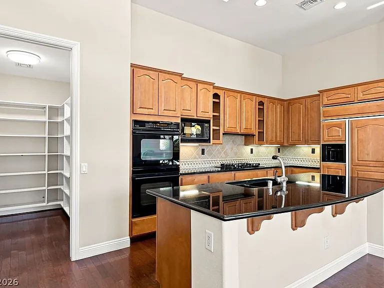 6 Old Marsh Ct — Photo 24