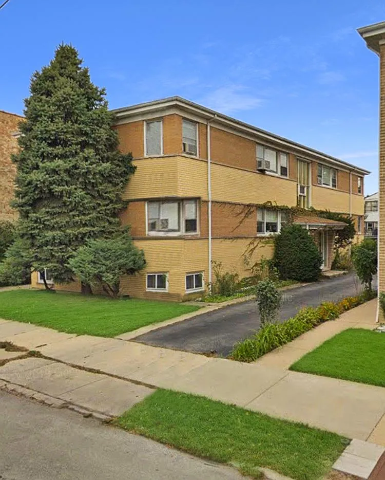 2 bed, $1,800 — Photo 1
