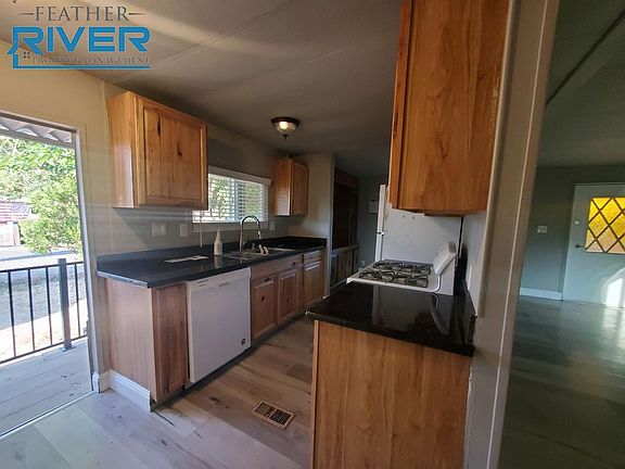 3rd image of 1635 9th Ave #Trailer