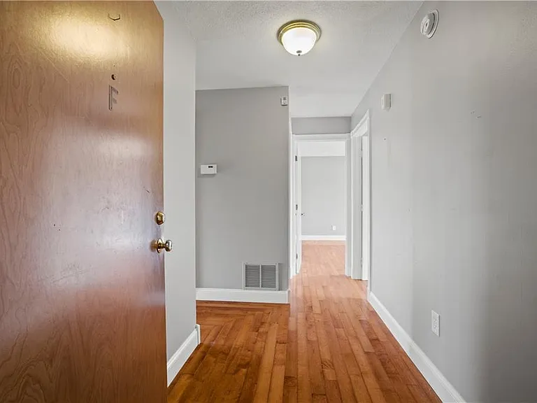 196 Old River Rd #5-F — Photo 4