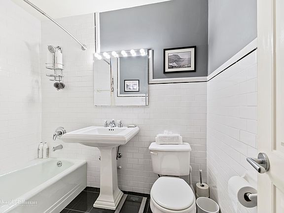 5th image of 40 E 80th St APT 6B