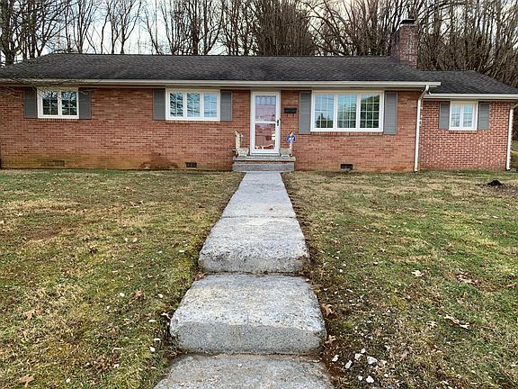 2nd image of 1855 Valley Dr