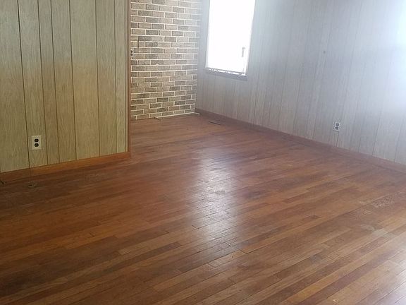 2nd image of 601 Sherman Dr