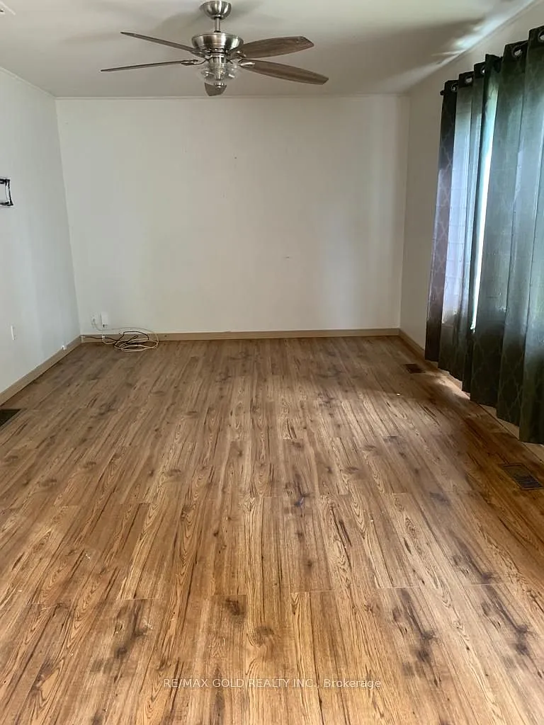 3 bed, $2,000 — Photo 2