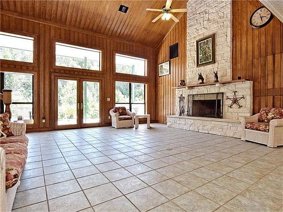 5th image of 1717 Sycamore Creek Dr