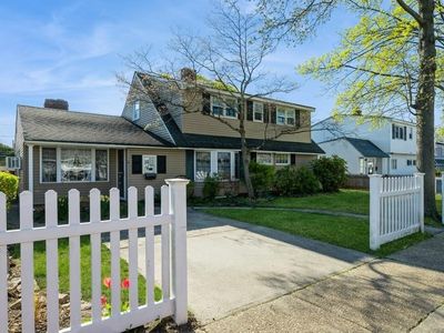 15 Long Lane, Levittown, NY, 11756
