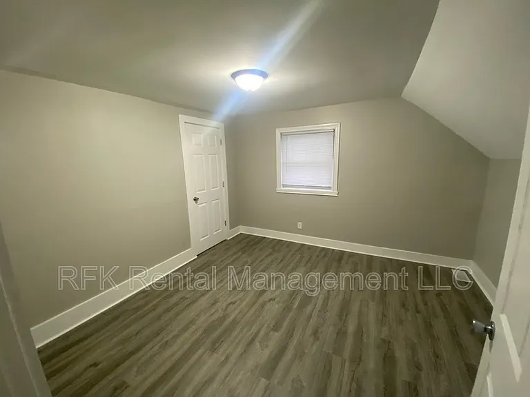 108 N 6th St — Photo 6
