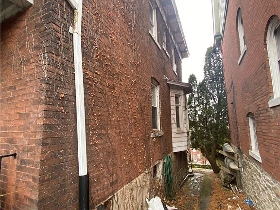 3rd image of 218 McKinley St