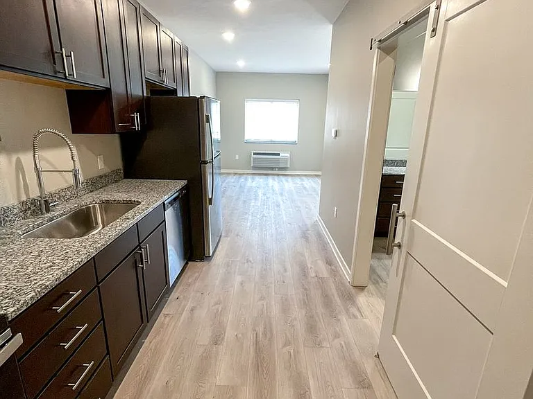 620 Research Dr — Photo 6