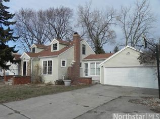 1161 Garden Ave, Roseville, MN 55113