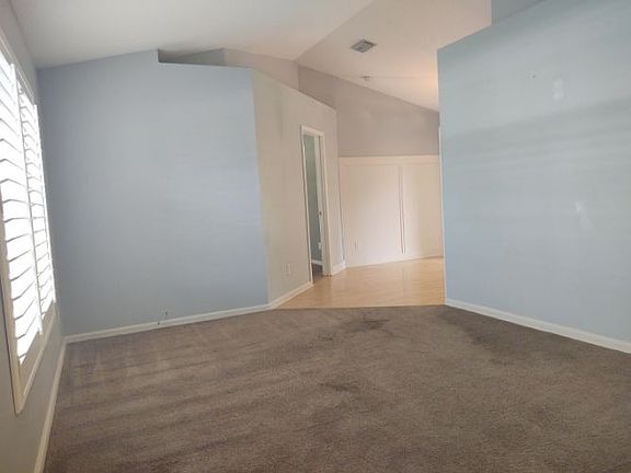 4th image of 838 SE Sweetbay Ave