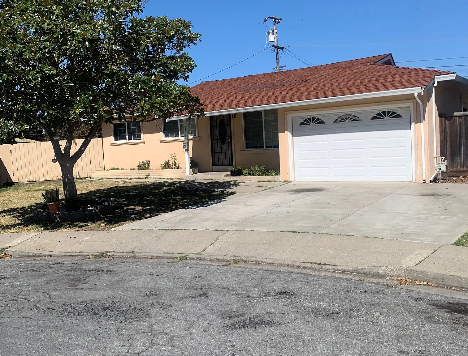 3 bed, 1078 sqft, $3,650 — Photo 1