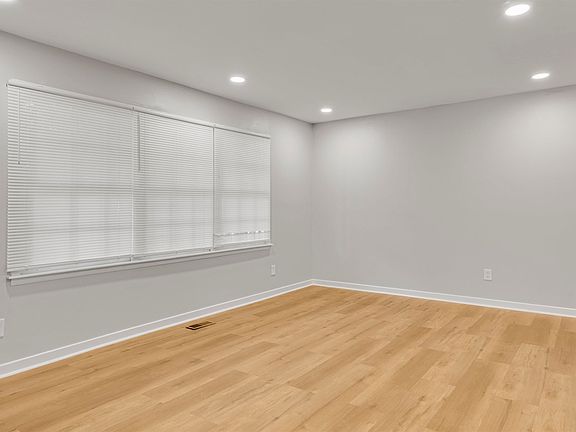 5th image of 1622 5th St NW