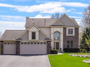 9305 Avalon Ct, Inver Grove Heights, MN 55077