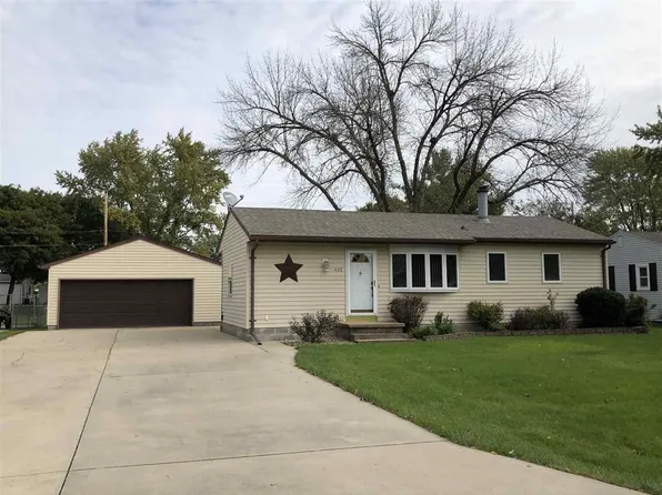 402 4th St, Washburn, IA 50702