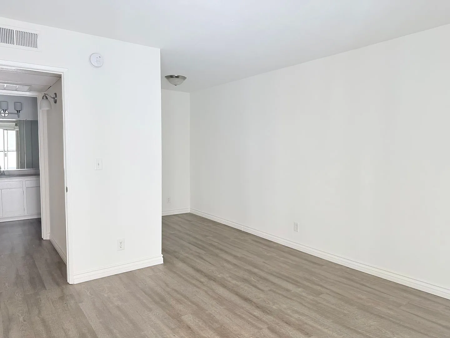 331 Ardmore Avenue Apartments - Prime Location in Koreatown — Photo 4