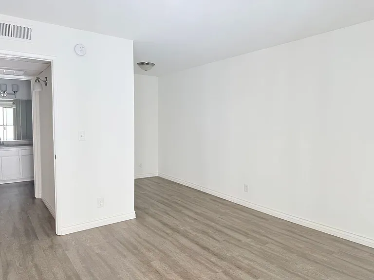 331 Ardmore Avenue Apartments - Prime Location in Koreatown — Photo 21
