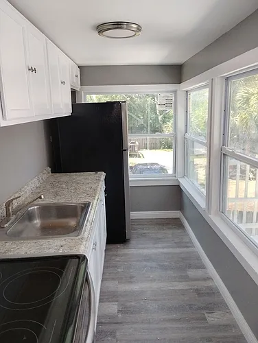 208 Fairview Ave Photo 1