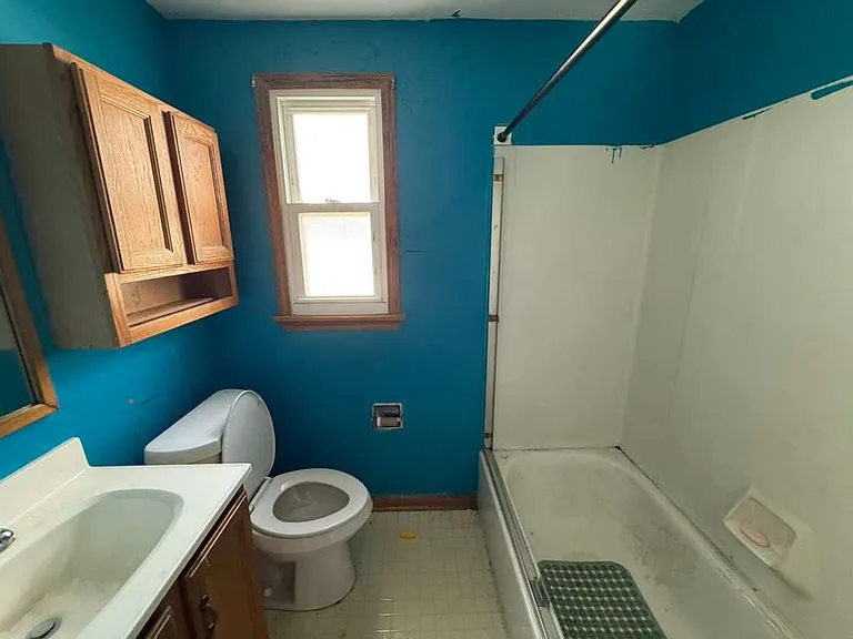 16011 Maplewood Ave — Photo 9