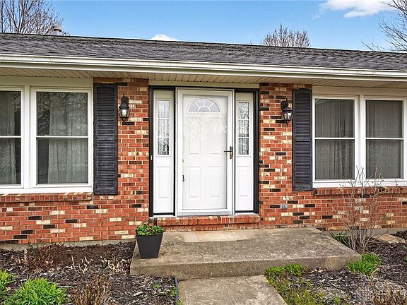 4th image of 2255 Monterey Dr