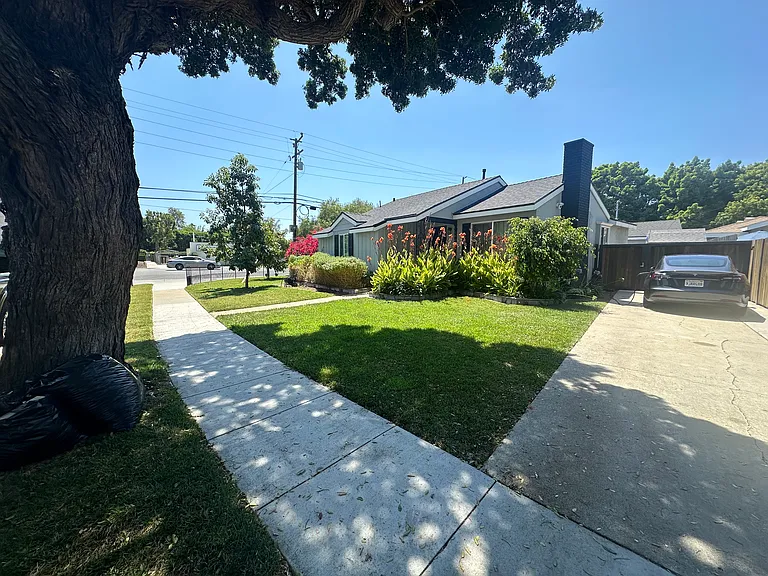 Home is 7-10m walk from CSULB