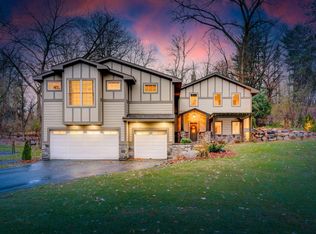 11609 Live Oak Dr, Minnetonka, MN 55305