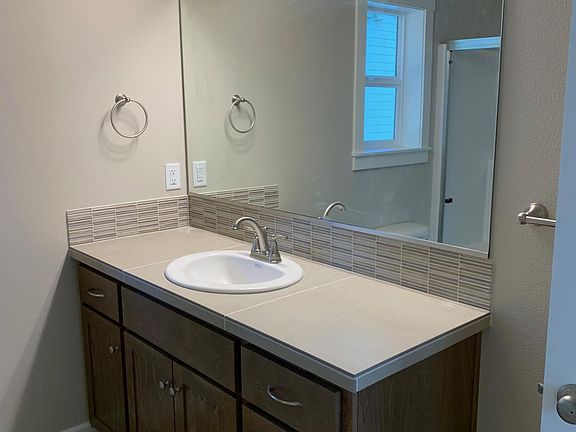 5th image of 6404 NW Lincoln Ave